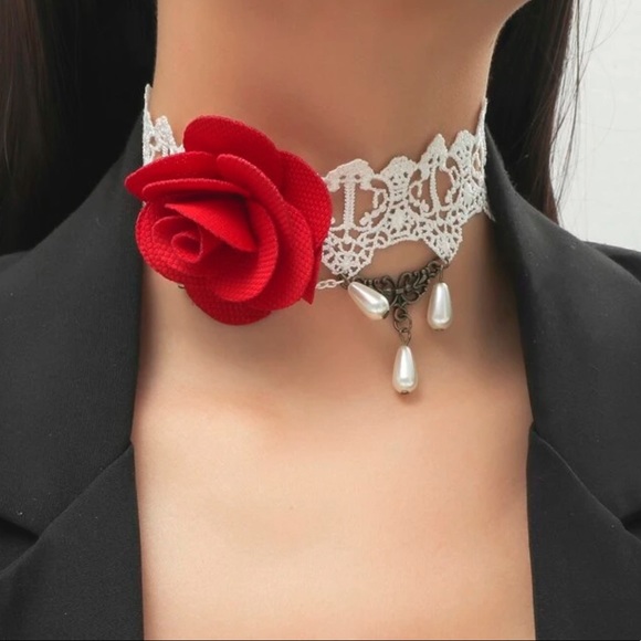 šŗ 3/$20 š Rose & White Lace Choker Necklace